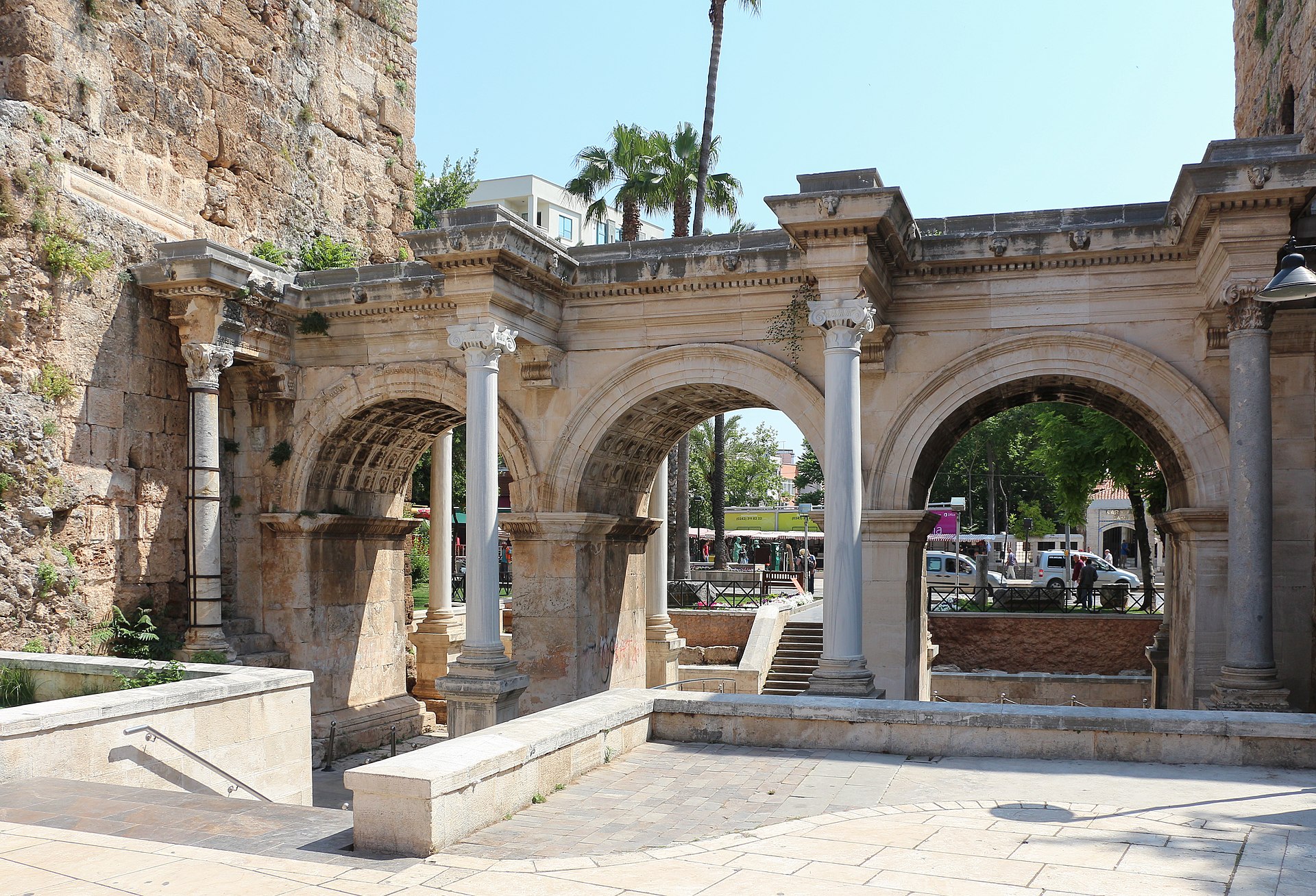 Hadrian Kapısı (Üçkapılar)
